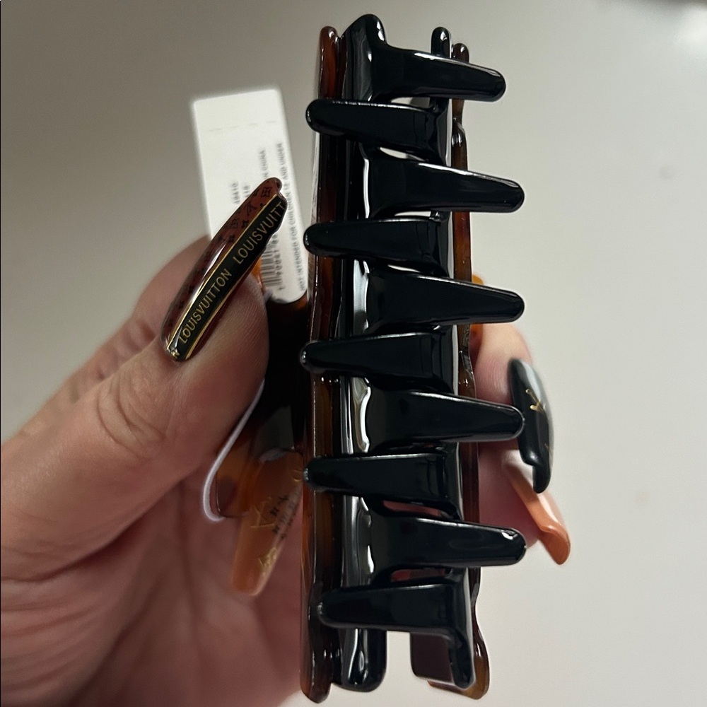 Tory Burch Brown/Black Tortoise Hair Clip NWT Dust Bag Included - Picture 4 of 7